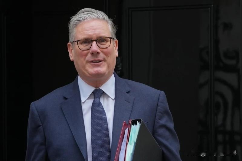 【最新民调结果显示：斯塔默仍然是英国历史上最不受欢迎的】
伦敦时间2026年6月