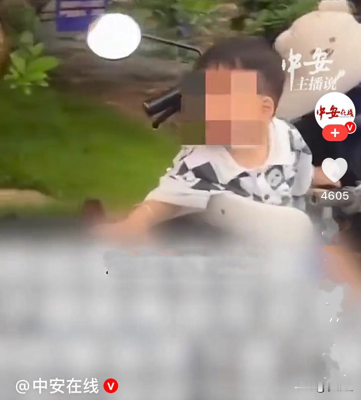 6月16日，广东佛山顺德一位宝妈独自带着刚满一岁的孩子出门，本来好好骑着车出行，