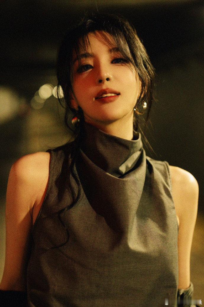 氛围感拉满，Rita分享返图来了，塔子姐的ootd。ig官宣photic加入sh