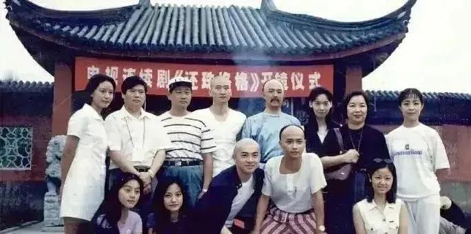 还珠格格开机照片，你的审美是图里的哪位？