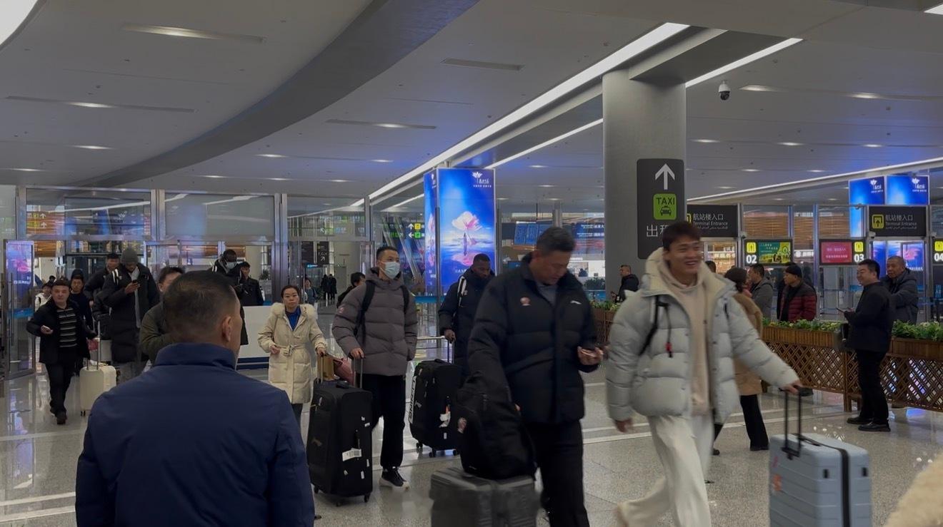 赵睿随队来到了新疆，周琦没来新疆男篮vs北京男篮新疆男篮阿才说球CBA赵睿