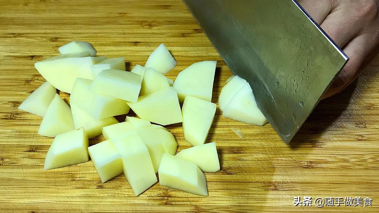 土豆这么吃，简单方便，香辣开胃，不输大鱼大肉
做法点击视频>>