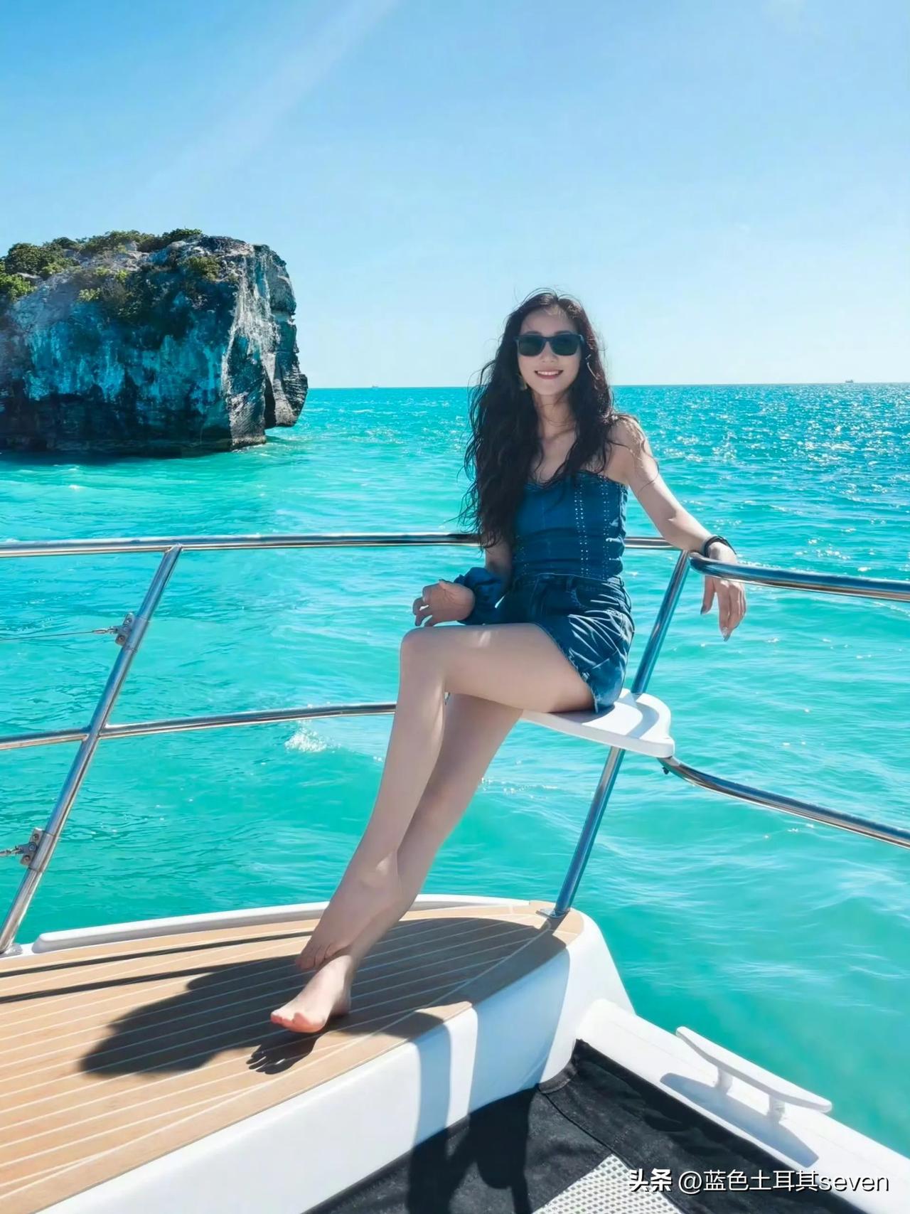 韩雪海风轻拂，阳光灿烂，乘风破浪的美好时光！🌊👗🕶️