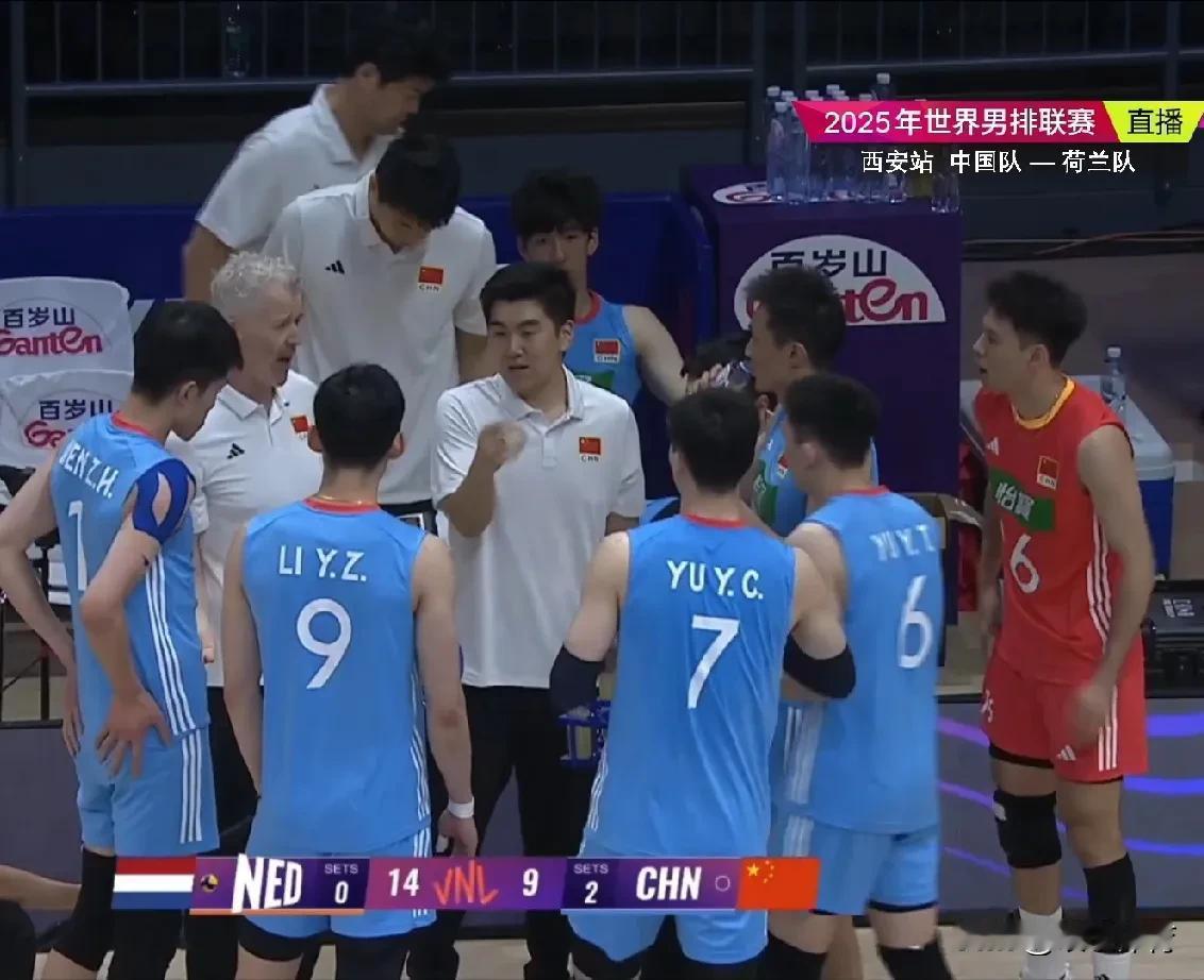 单局11次失误，中国队13-25丢掉第三局，心理调整能力还需继续提升。
第三局9