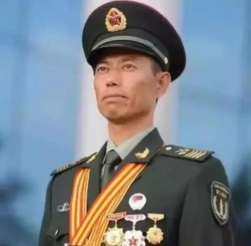 导弹兵王王忠心，1999年开始两次退伍被召回，妻子笑他：“只长胡子，不长职务”！