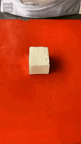 图1：普普通通的豆腐，现在觉得经过这样一鼓捣，吃不起了。
图2：对于鱼儿来说，这