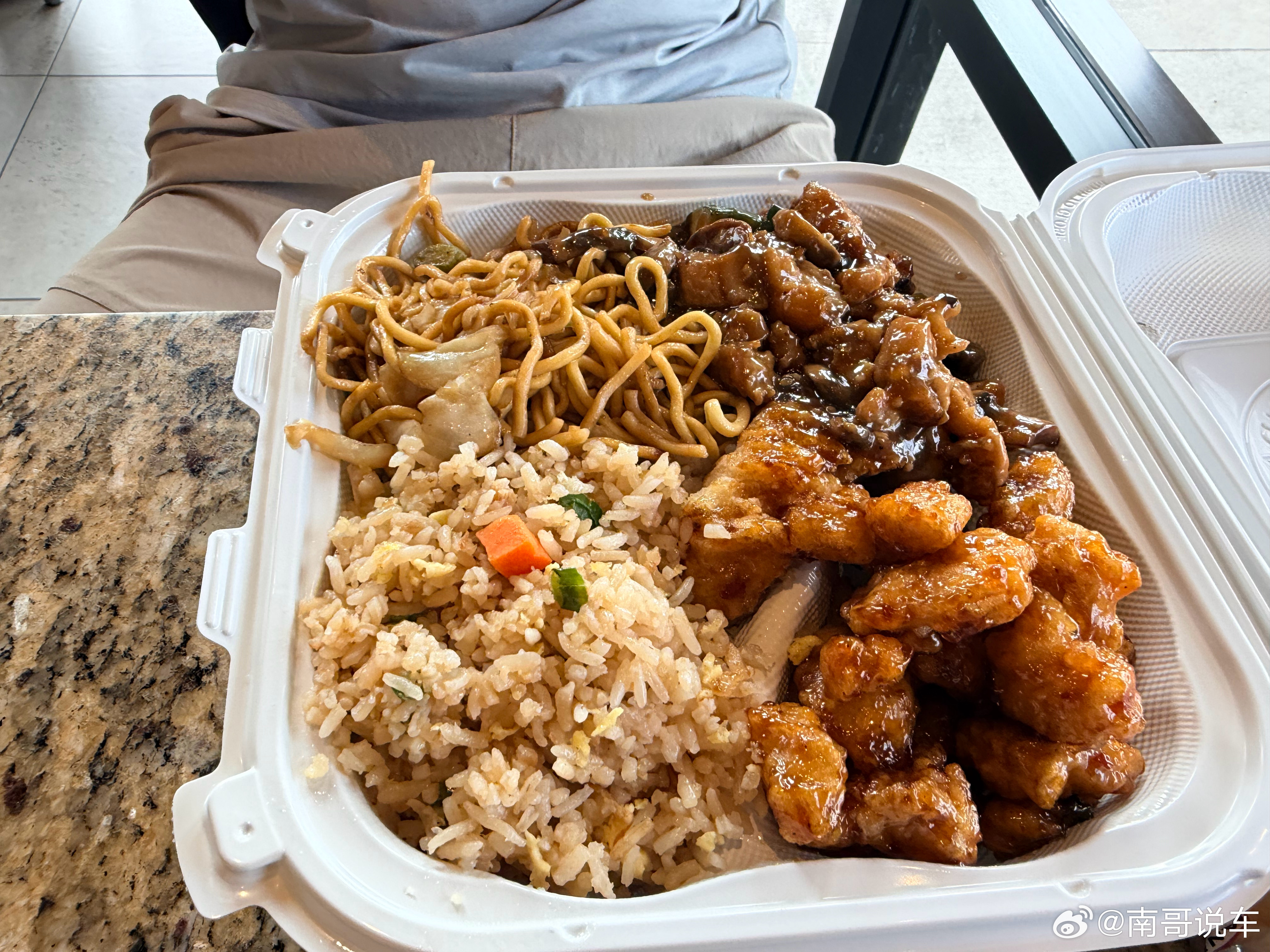 这玩意竟然能成为美国第一的连锁中餐味道属实很上海  所有菜都是酸甜口味图一就是爆