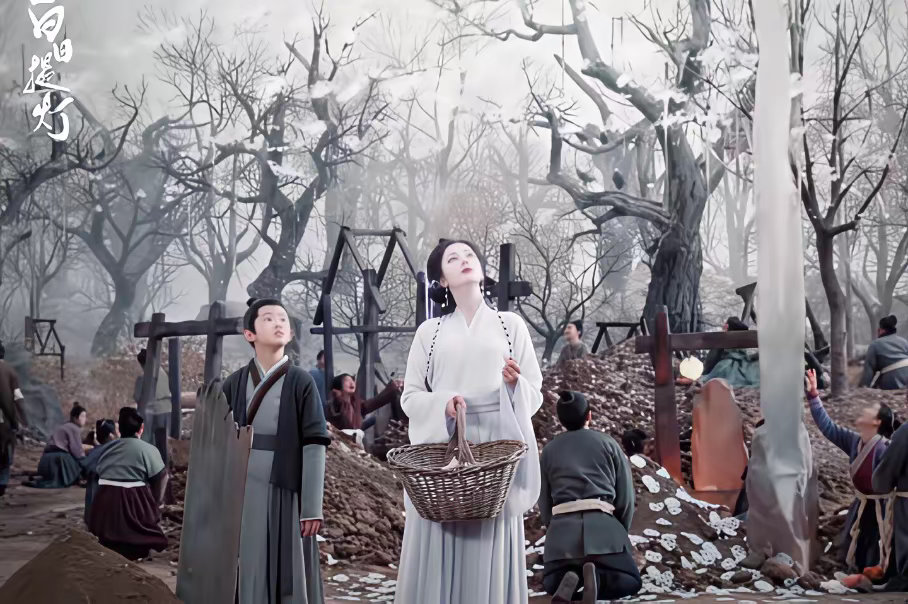 如果《白日提灯》是迪丽热巴在22岁时拍的就好了。那年她演了《克拉恋人》虽然是女二