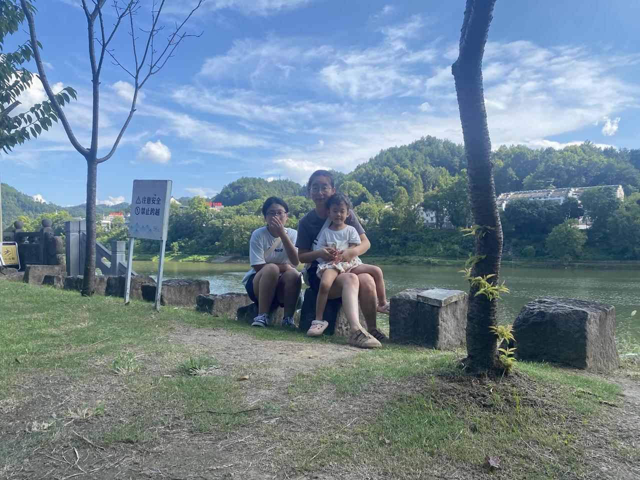 这是一千万人民币
看起来也没有多少啊
听说能存够一千万的人已经超越中国99.9%