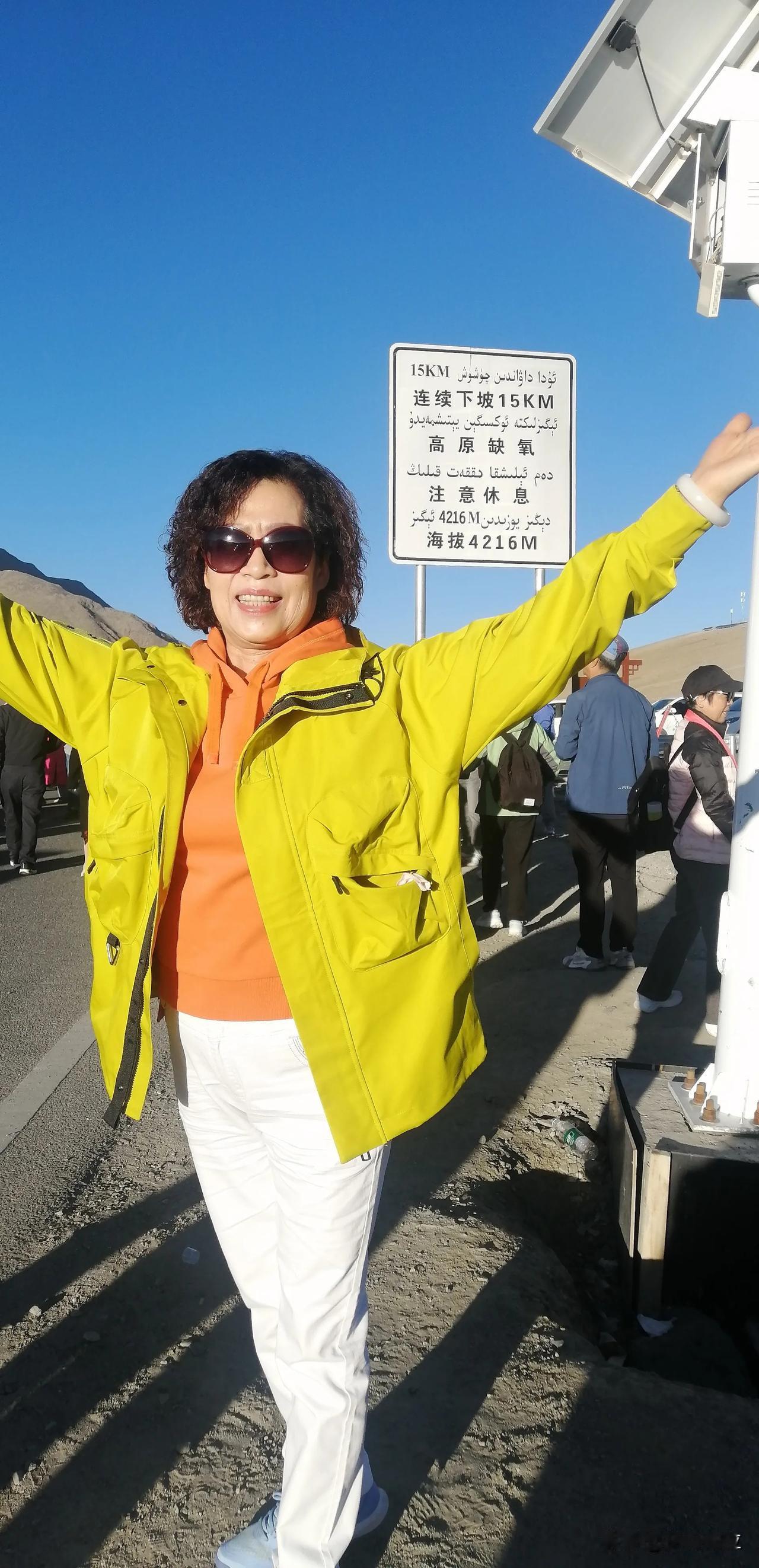 #分享一张你到过的最高海拔地区照片#喀什塔县盘龙古道顶端海拔4200米。