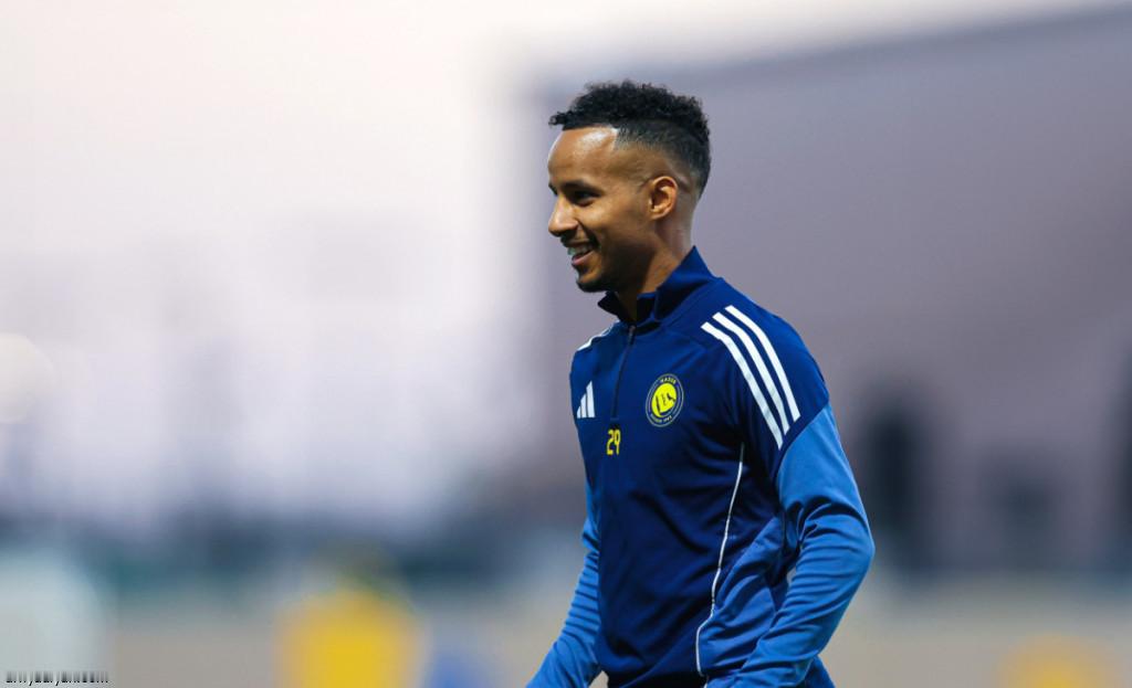 C罗和利雅得 据利雅迪亚🔴加里卜已向俱乐部提出续约要求，希望获得更多出场时间。