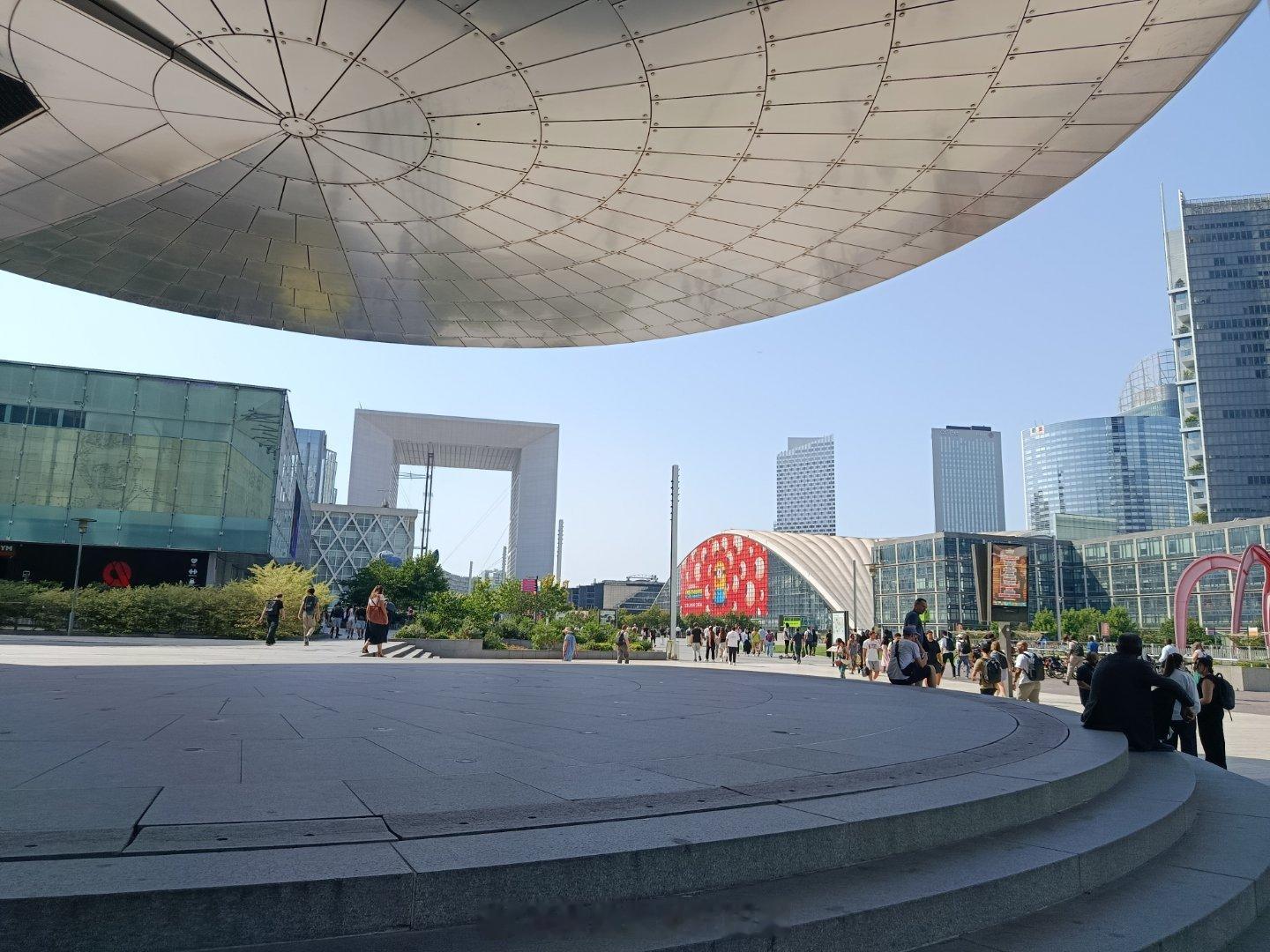 漆园隐吏的分享 从空调房呆了一天出来，体感还是挺感人的。今天是法国有气象记录以来