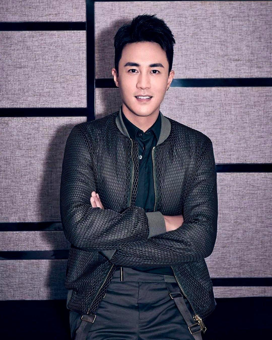 《隐锋》的导演太会玩了！

大家都盯着杜志国和杜淳这对父子档，想看两人怎么飙戏，