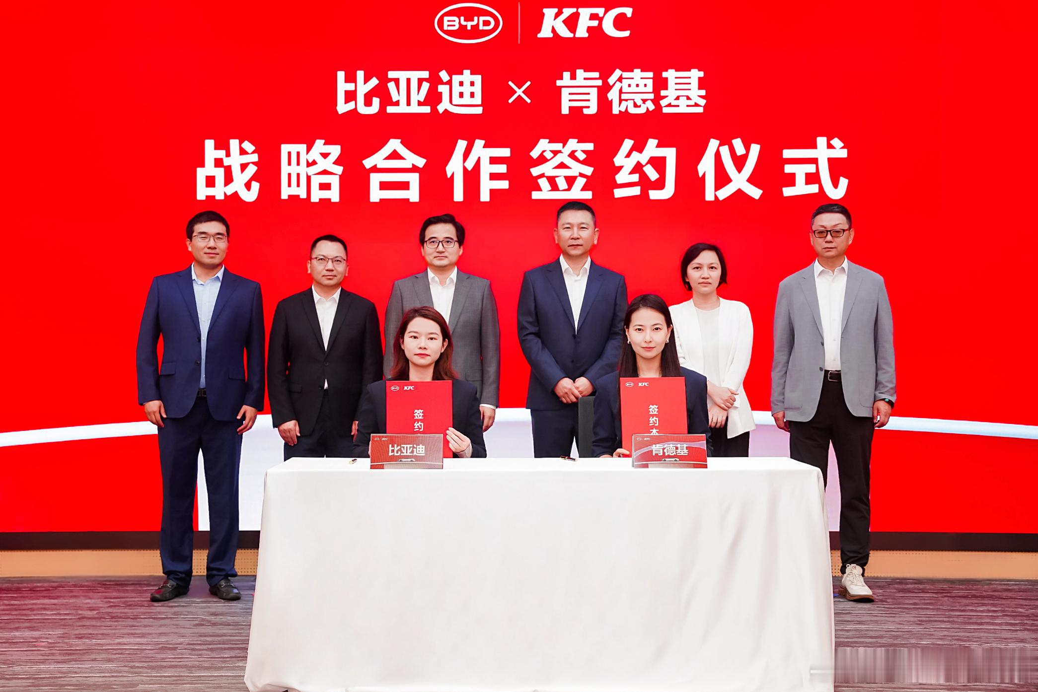 这次比亚迪和肯德基联手，是真的切中了开车人的实际需求。开电车最头疼的就是充电，以