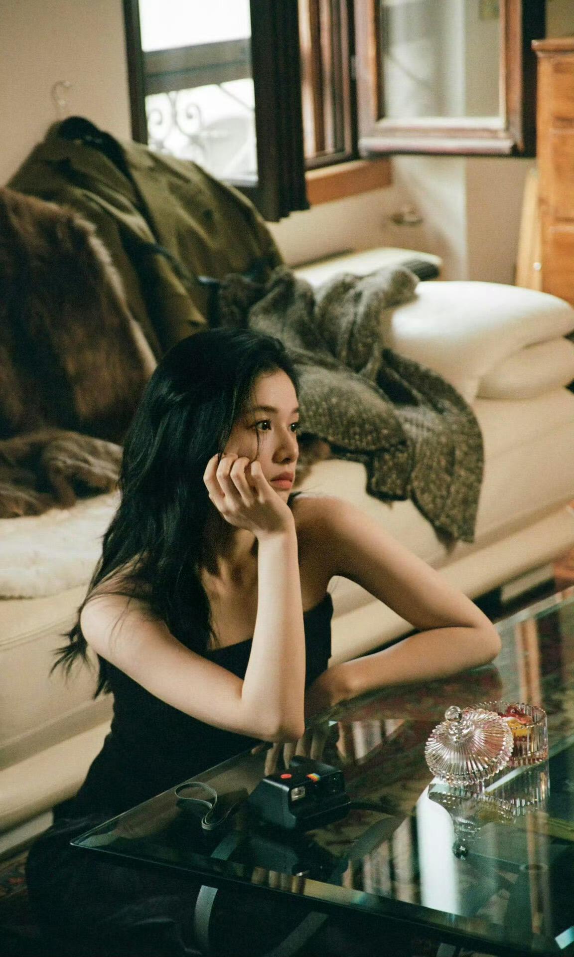 “张婧仪的电影感 强得没边了” 