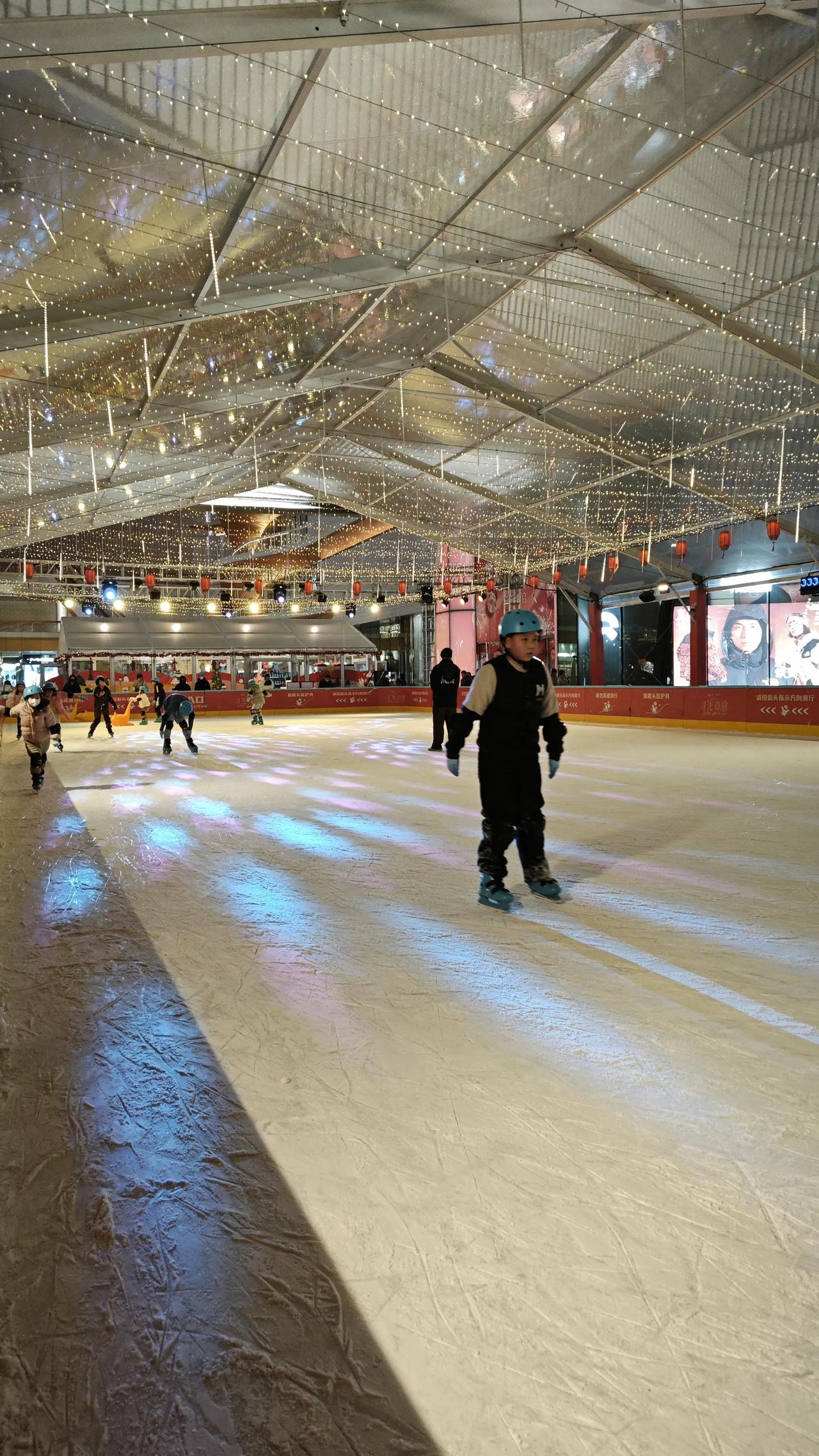 开盘早知道：

一、昨天尾盘A股跳水核心原因与风险点

  1. 科技股分化与资