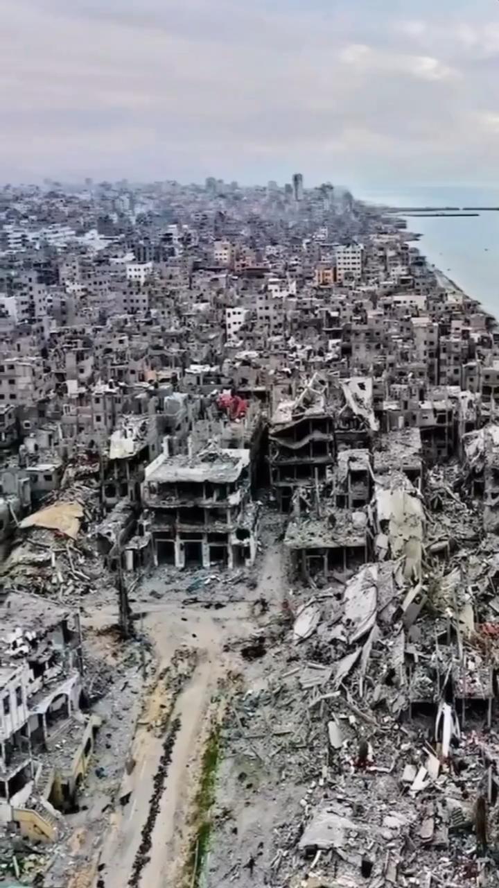 他们会一本正经地告诉你，伊朗摧毁几个军事基地比些还要严重。