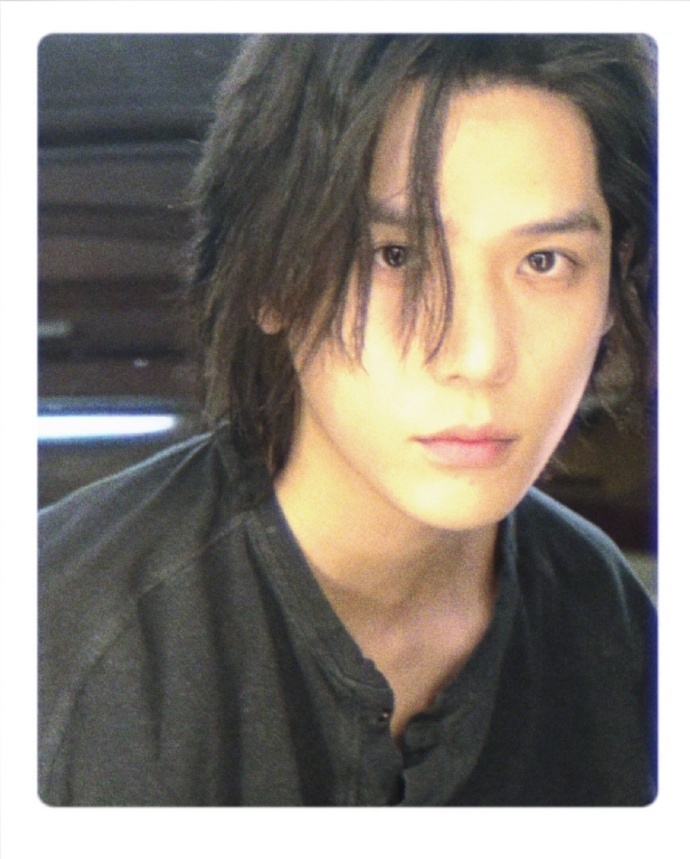 王安宇周水长发拍立得王安宇短发VS长发 王安宇短发VS长发，是白衬衫短发VS周水