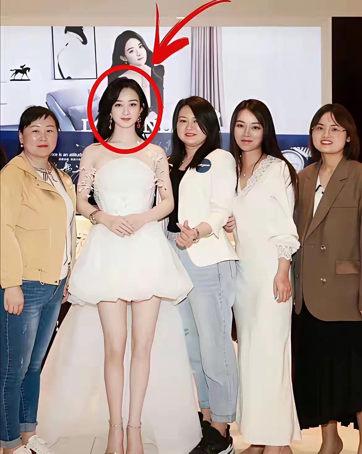 红妆美人图，笑语盈盈处。