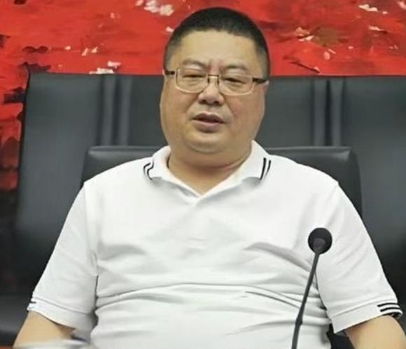 那个靠“免费领鸡蛋”起家，骗走全国60万老人244亿养老钱的大骗子周志峰，在今年