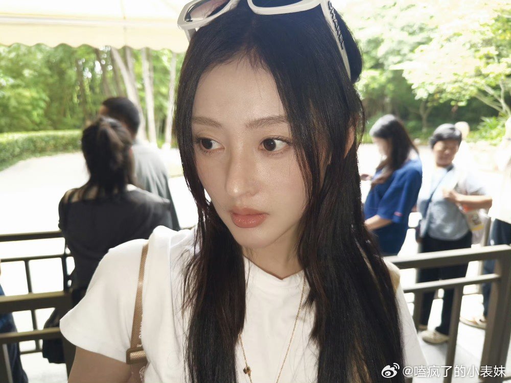 徐振轩特别出演一瓯春张天爱出演一瓯春 徐振轩特别出演，演绎历经成长的世家少年；张
