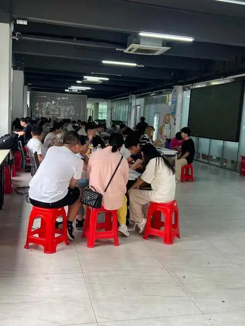 为什么劳务派遣同工不同酬，国家却迟迟不废除？不是不管，而是看透了资本的底牌。你以