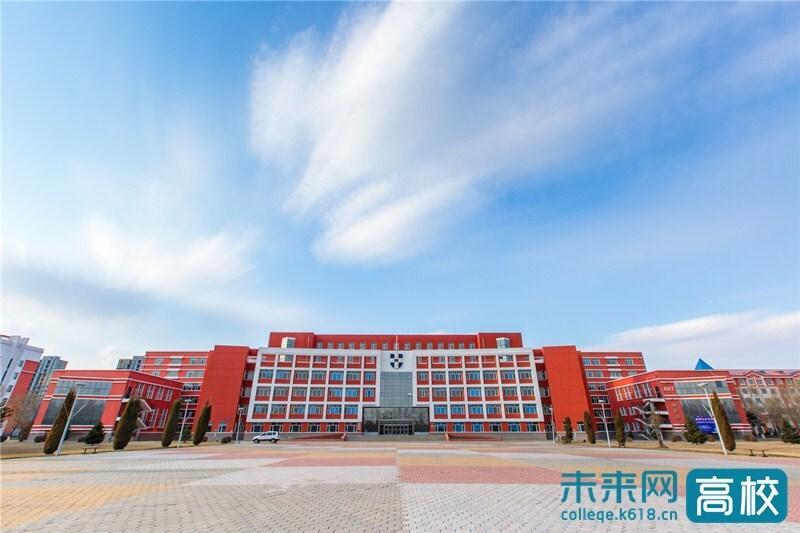 黑龙江外国语学院2026级新生人工智能实训营正式开营

 
 9月7日，黑龙江外