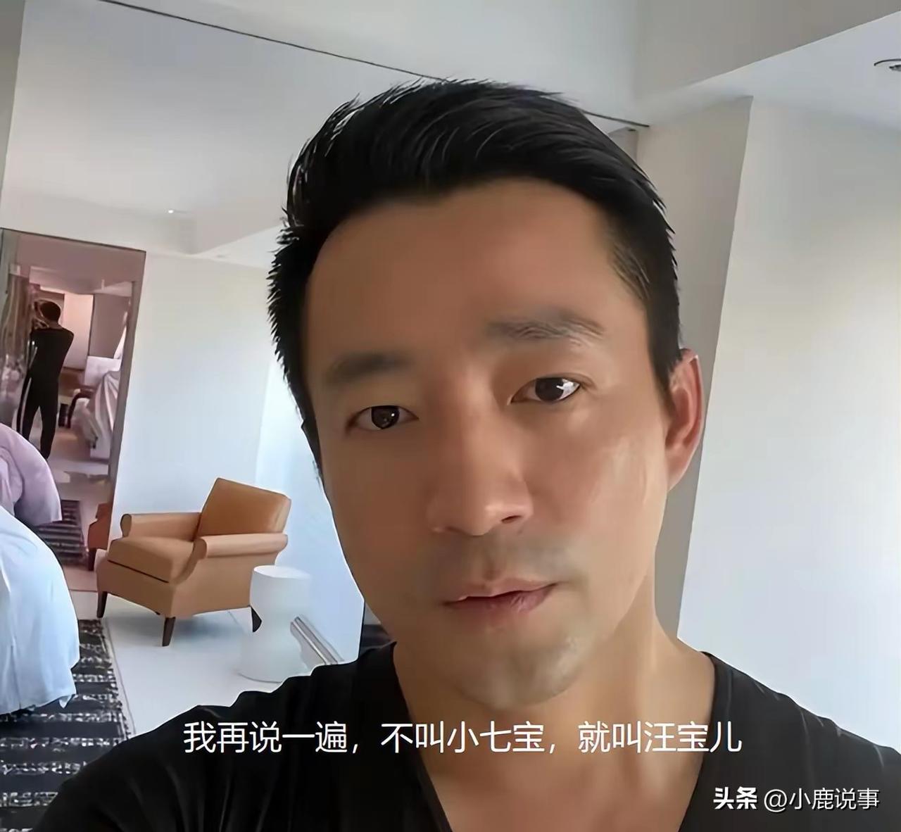 别再被汪小菲的人设骗了。
 
麻六记真正的老板，根本不是他。
 
他在公司没有多