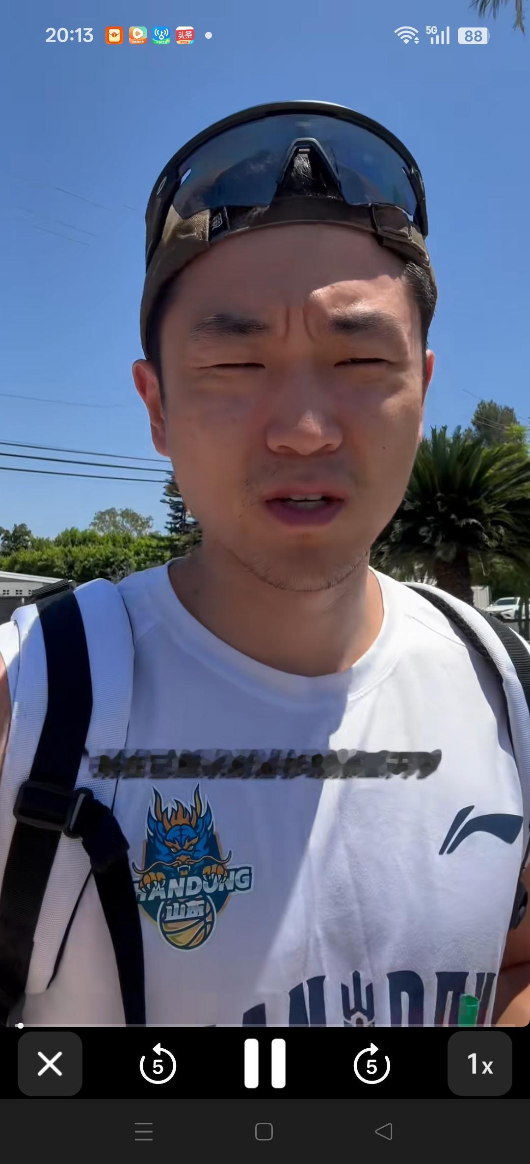 高诗岩，美国康复的一天。
加油加油！期待早日康复归来！[加油][加油][赞][赞