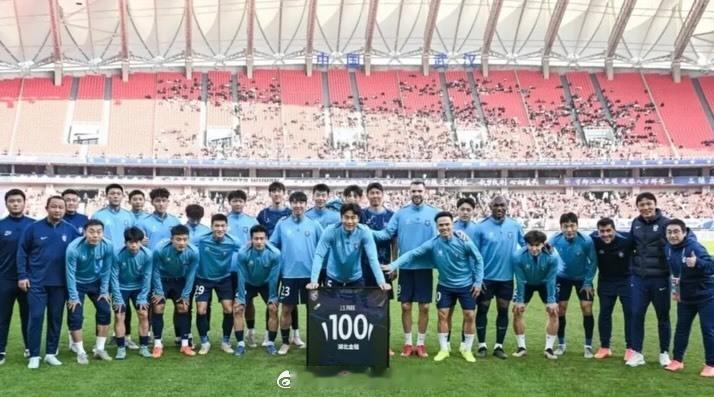 朴志洙告别武汉三镇近日，朴志洙更新社交媒体发文:“ 今天向所有热爱武汉三镇队的球