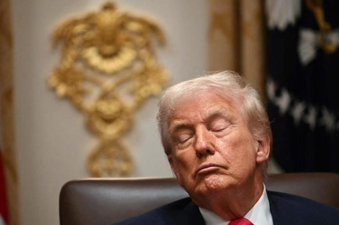 “瞌睡唐”
过去老是嘲笑拜登是“瞌睡乔”的白宫现任主人，在前天的内阁会议上自己也