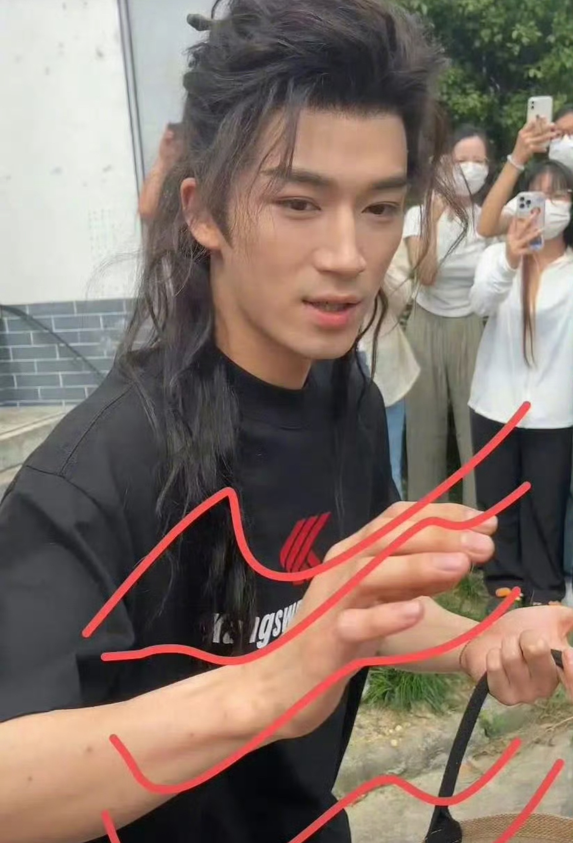 王星越新剧出妆路透🈶状态真的很好还和粉丝打招呼！家涛的信收到麻了真的[苦涩][
