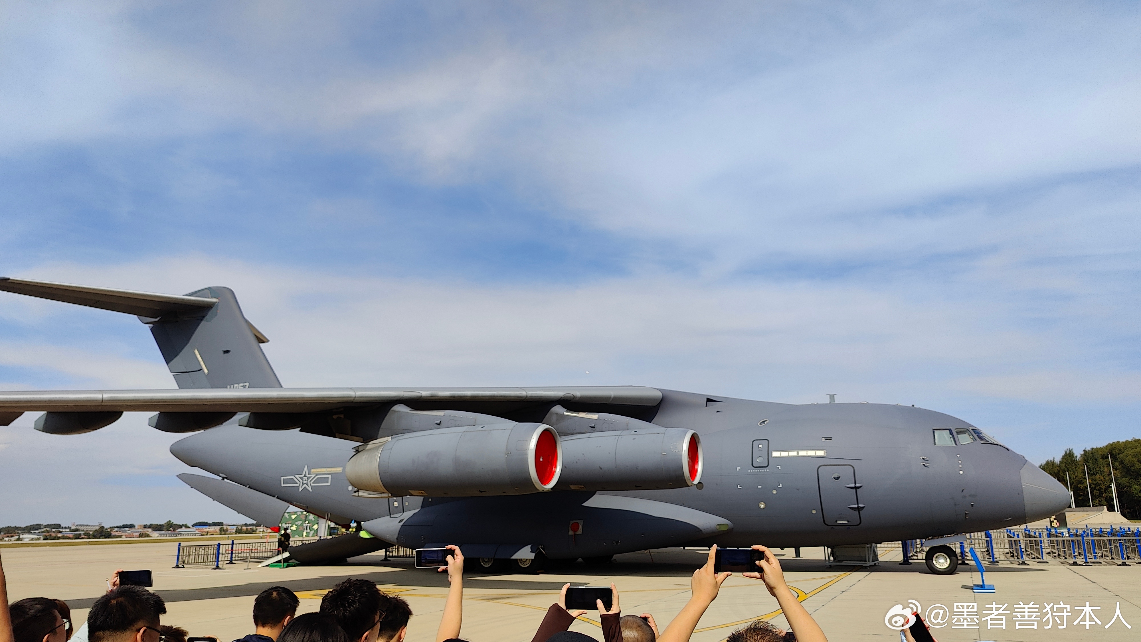 【大国鲲鹏，扶摇直上九万里】运20静静地站在那里，她已经不仅是一架飞机，更是中国