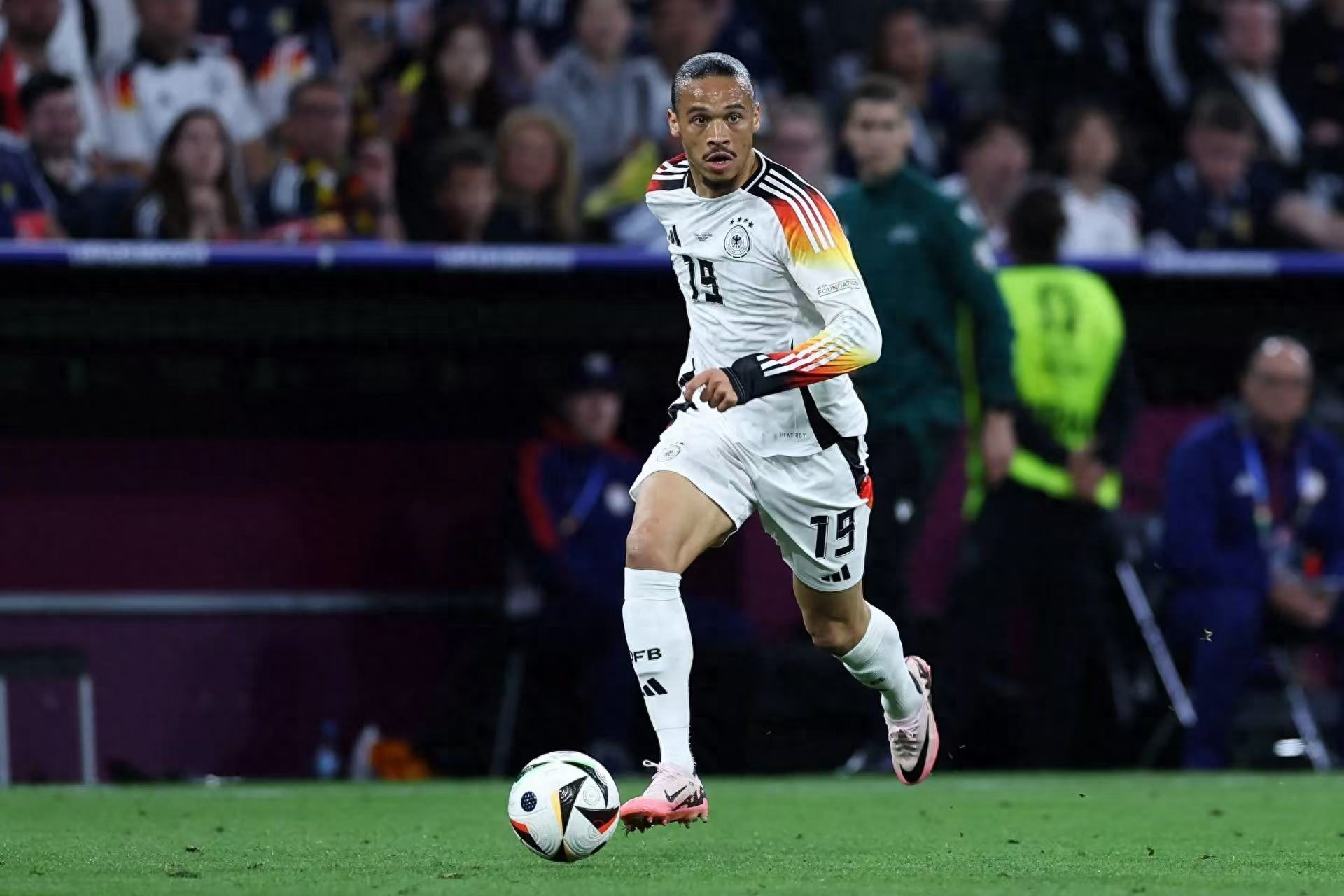 仅剩14席！德国荷兰携手晋级世界杯正赛，世界第9意大利再度折戟