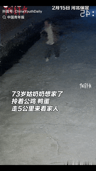 门蹲着个老太太，

怀里抱鸡背上驮蛋，

她没敲门。

2026年2月15号晚上