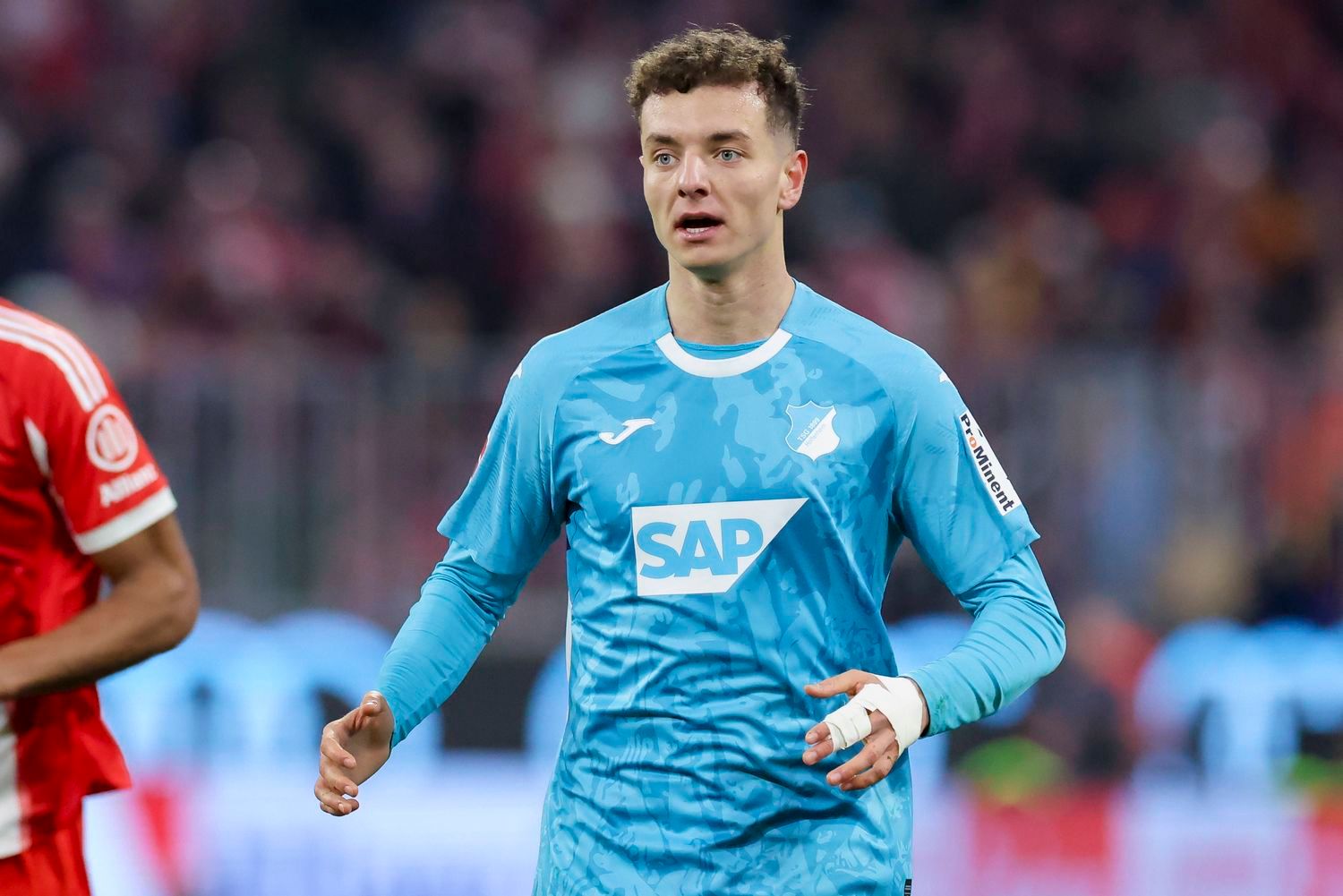 拜仁仍然对霍芬海姆前锋Fisnik Asllani感兴趣，作为哈里·凯恩的可能替