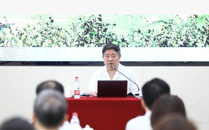 这位看门大爷曾管186万件国宝单霁翔谈一年数万应届生报考故宫文遗云图守护186万