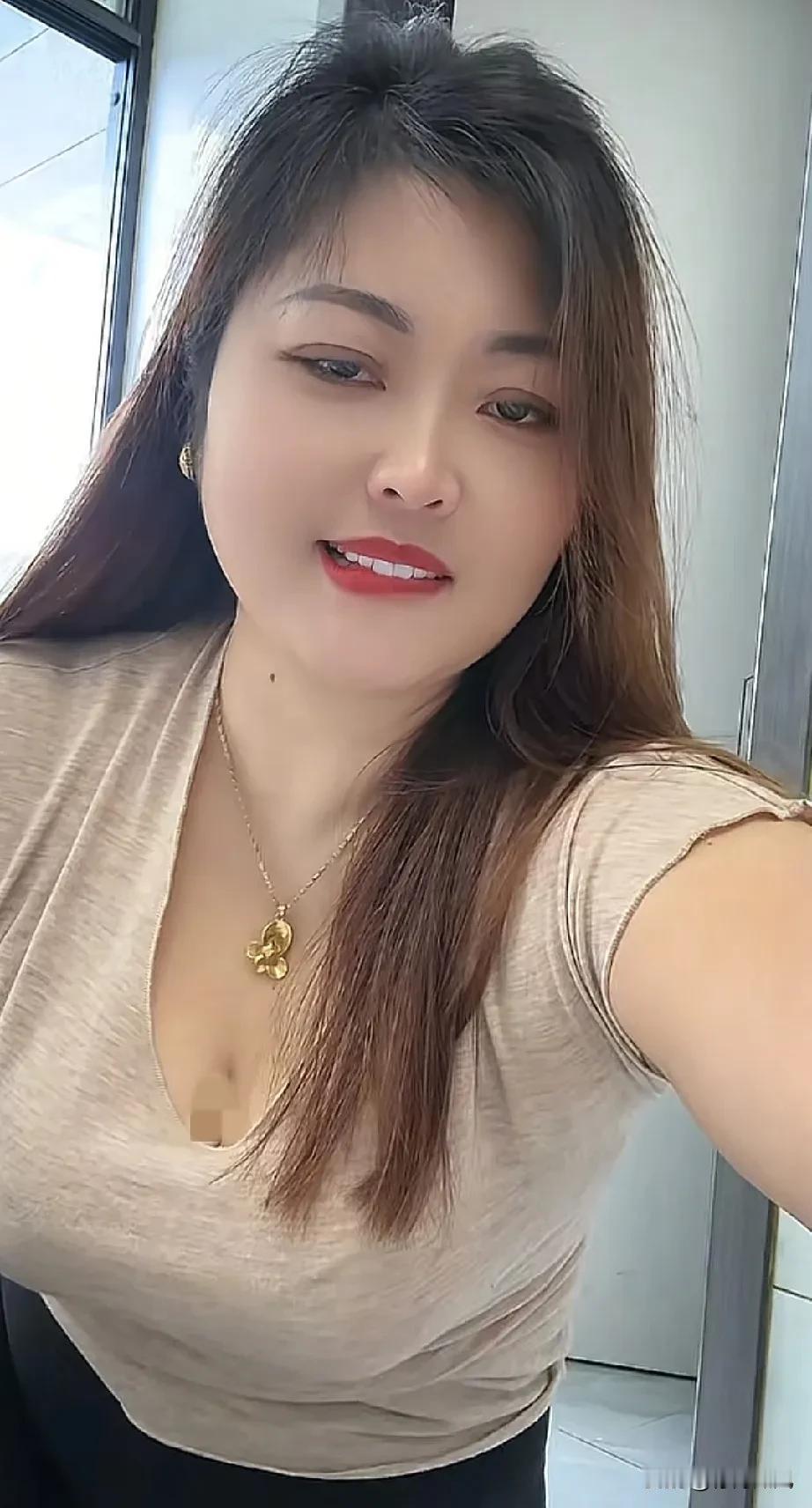 85年
41岁
在最猛的年龄
却活的清汤寡水

忽然好想撒个娇
任个性
矫情一下