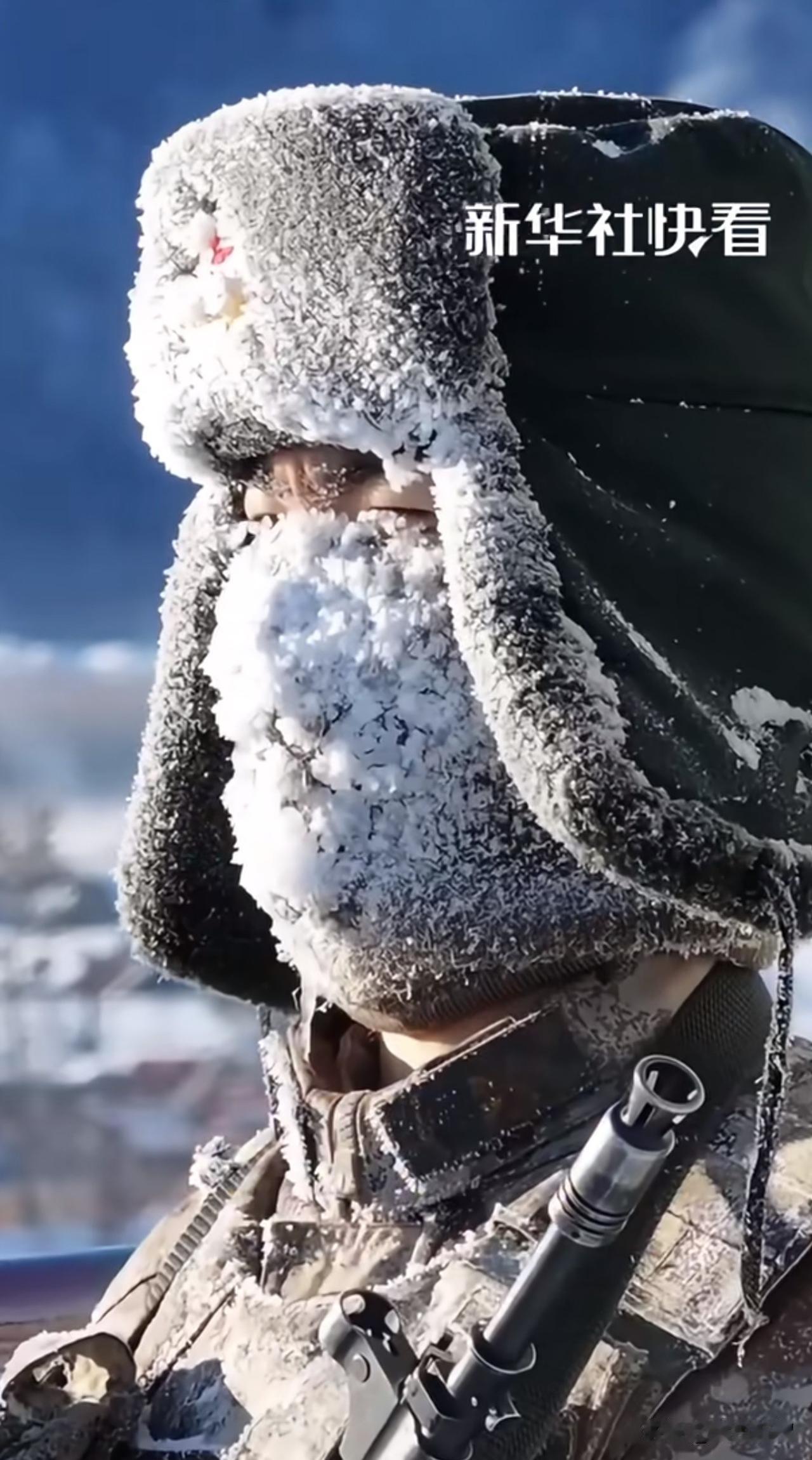 在零下53度的冰天雪地中，黑龙江漠河的边防战士依旧坚守在岗位上。
       