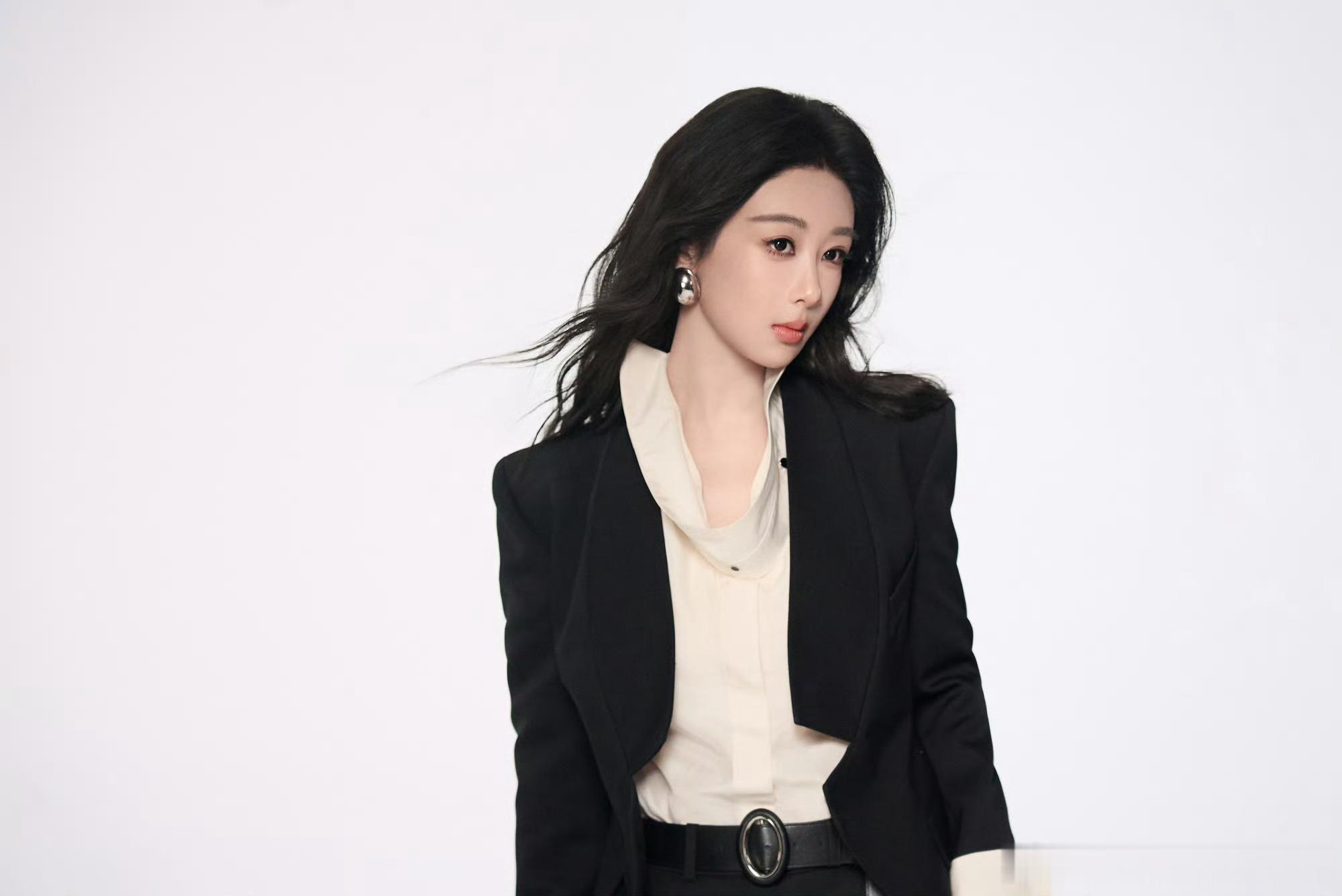 🍉杨紫新🫓白玉兰飞天班底！网传杨紫将要搭档于和伟出演🥭年代剧《远去的白马》