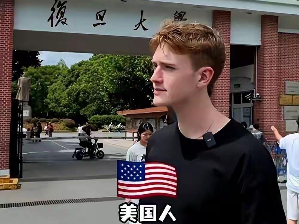 也来说说王水牛。

一个金发碧眼、中文流利、每天五点起床练字的“复旦学霸”，背地