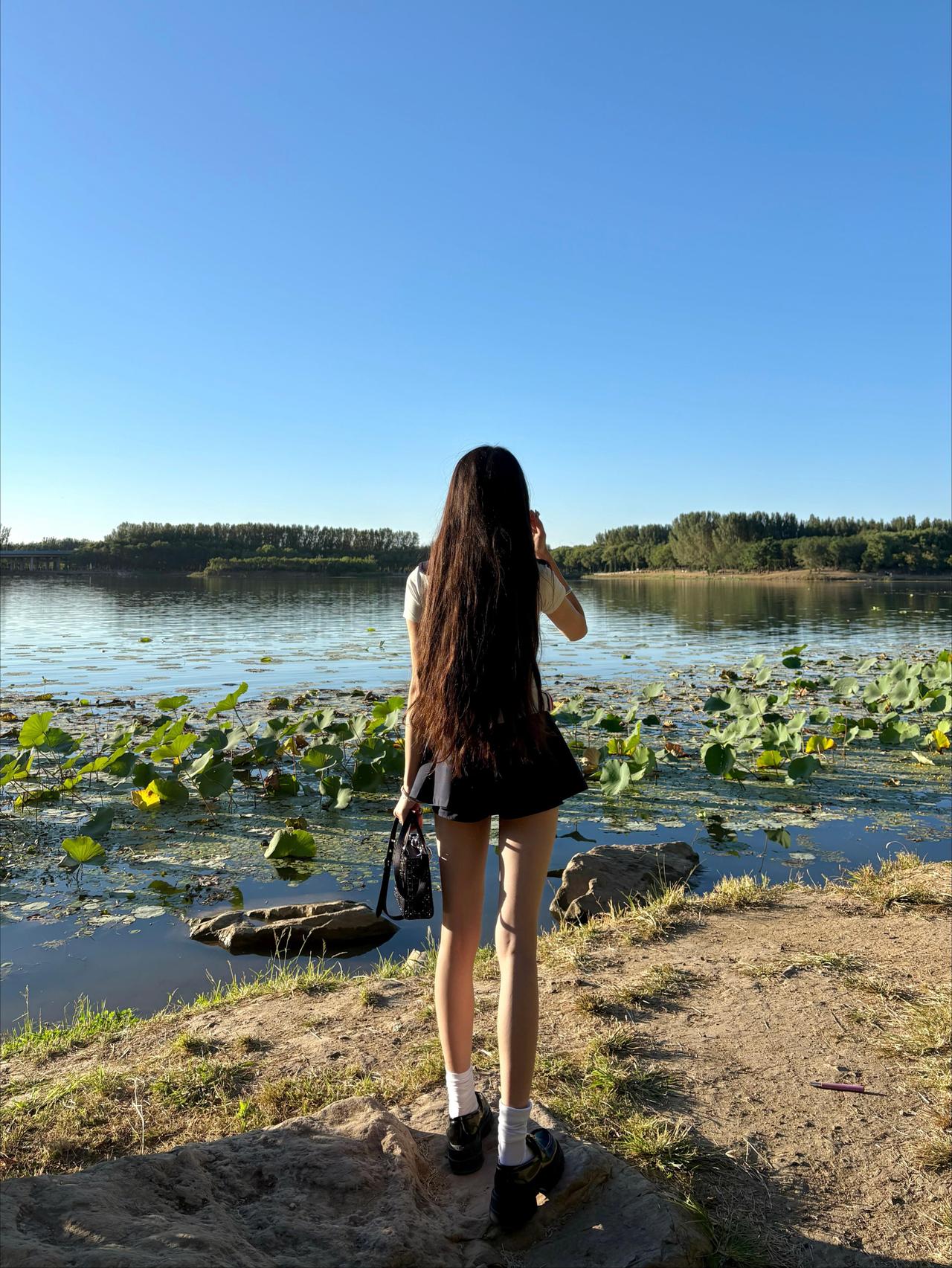 我发现
夫妻要是离了婚
即使之后一直不联系

也很难真把对方从心里抹干净。

嘴