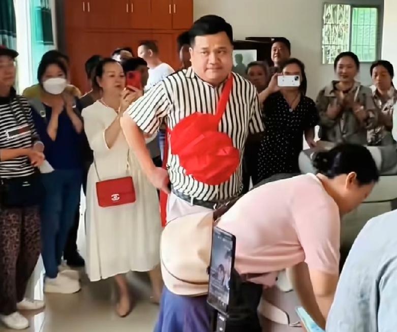 （洪建超）曾理认亲后 同村老乡还有初中同学认出了他，曾理真实职业曝光

相信曾理