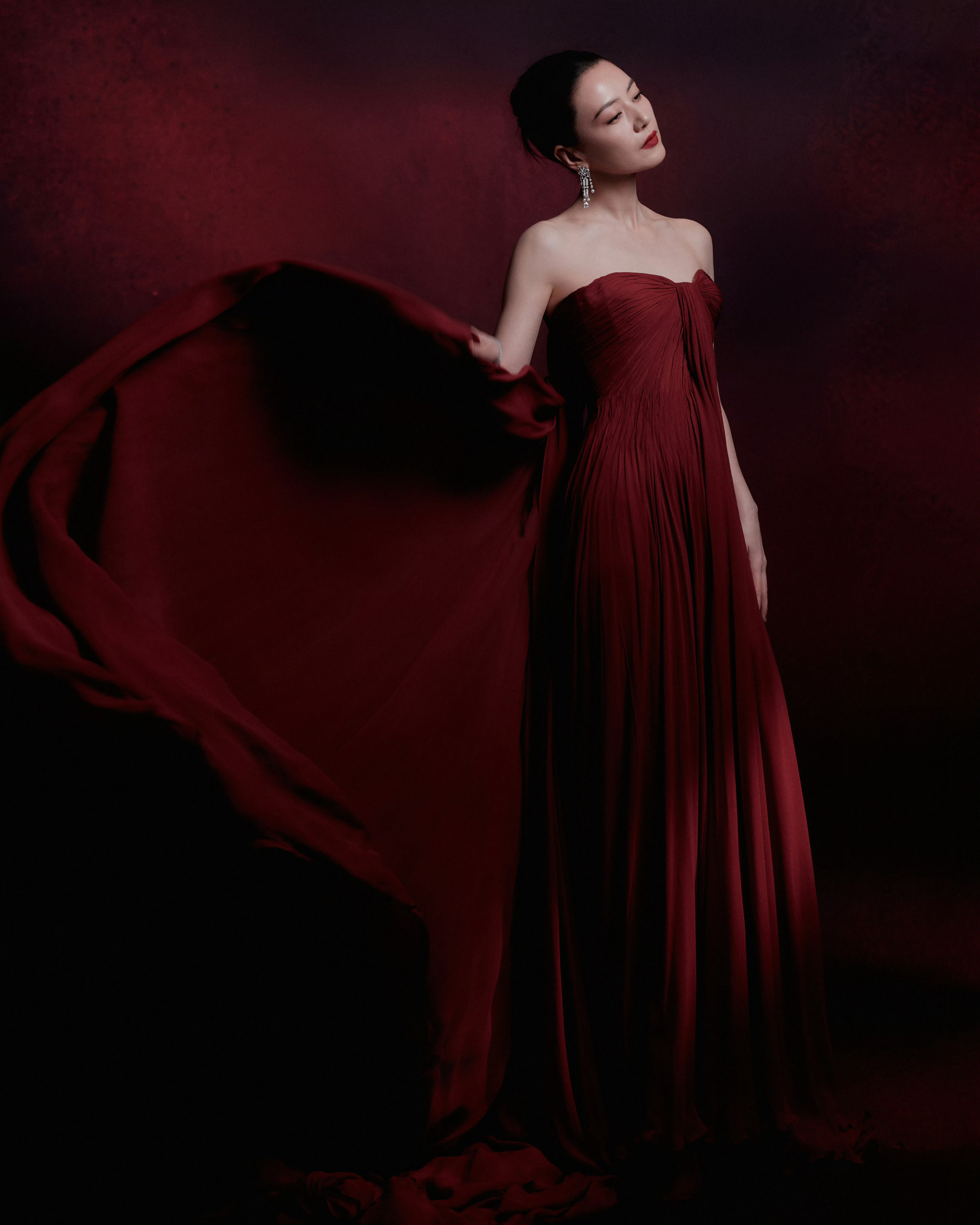 北京国际电影节开幕式高圆圆 2026五一档又一部王炸预定！《森中有林》亮相北京国