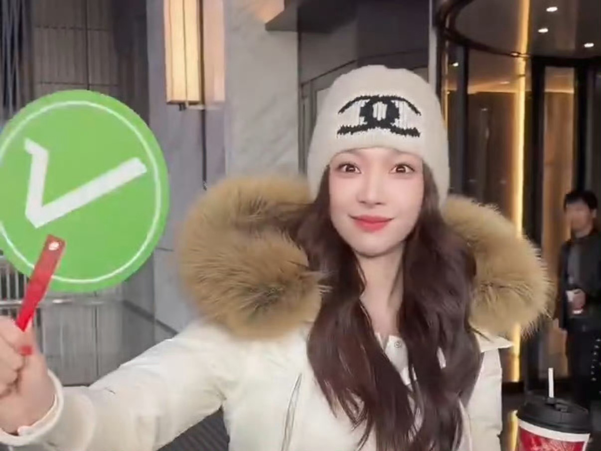 易梦玲模仿桃黑黑表情包哈哈哈哈哈哈哈易梦玲模仿桃黑黑✅❌表情包，那个白眼模仿到精