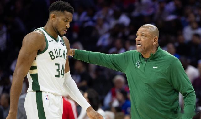 1月22日讯 NBA常规赛，雄鹿102-122不敌雷霆，雄鹿主帅里弗斯赛后接受了