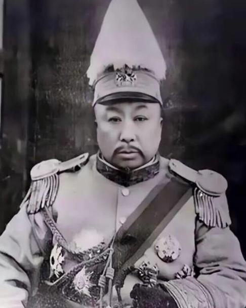 关于吴俊升，东北民间至今还流传着一个说法：说此人是“黑熊转世”。传闻他十几岁时给