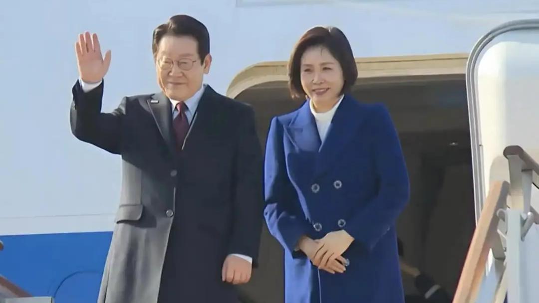 新年之际，我国对日反制举措持续出台。刚结束访华行程的韩国在野党党首李在明回国后，