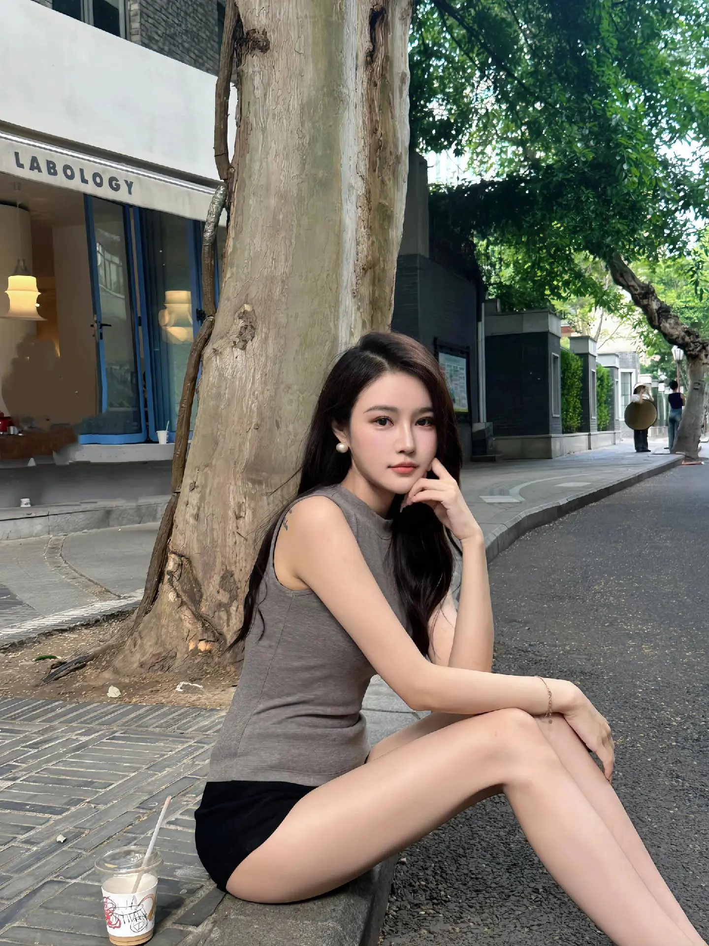 生活从来不是你想要什么，就给什么，好的坏的、冷的暖的，真的假的，都要一一经历.  有酸也有甜， 有悲也有喜，有笑也有泪，你都要慢慢去体会…
