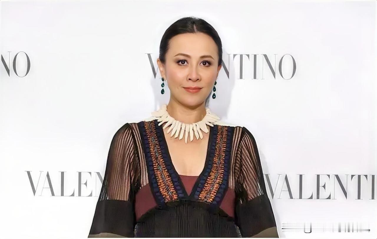 60岁刘嘉玲感叹真的年纪大了 自曝记忆力下滑

综艺节目《一路繁花2》集结多位重